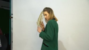 sahne arkası photoshoot yaratıcı sanat model poz.