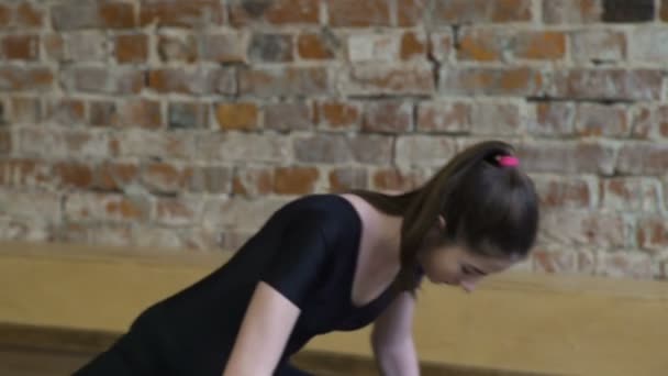 Esporte fitness ginasta flexibilidade exercício menina — Vídeo de Stock