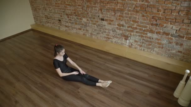 Спортивні фітнес тренування гімнаст гнучкість вправи — стокове відео