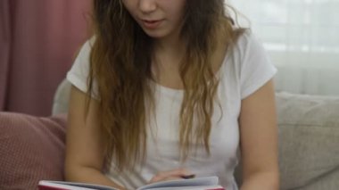 eğlence gençlik kaygısız eğlence casual kız ev