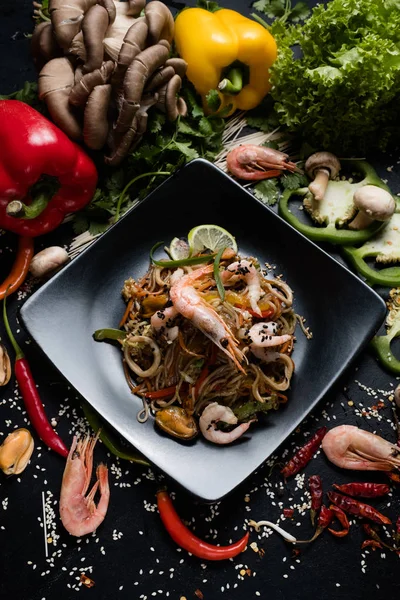 Deniz ürünleri makarna sebze Doğu mutfağı gıda