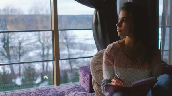 Kız ev eğlence günlüğü romantik yaşam tarzı yazma