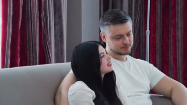 Aile Eğlence çift sevgi mutluluk kucaklamak