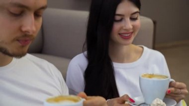 çay içme aile çift eğlence iletişim