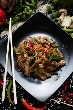 domuz eti yemek yemek tarifi yemek madde şehriye