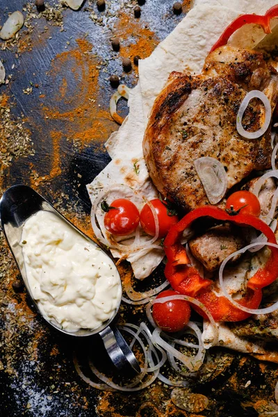 Шашлик білий соус м'ясо харчування національна кухня — стокове фото