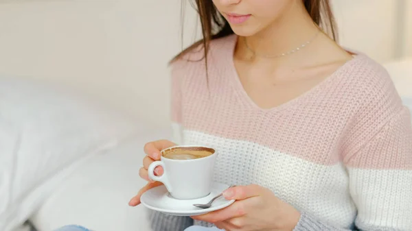 Mañana energía caliente bebida café chica bebida — Foto de Stock