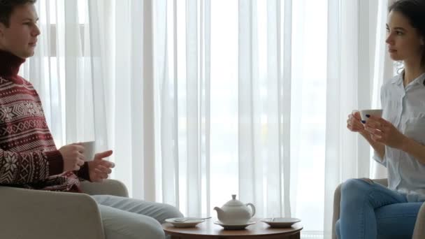 Αναψυχής επικοινωνίας ζευγάρι συνομιλία τσάι — Αρχείο Βίντεο