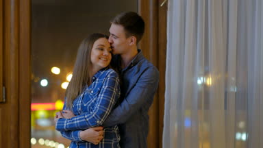 Çift dans sarılmak ihale romantik duygu eğlence