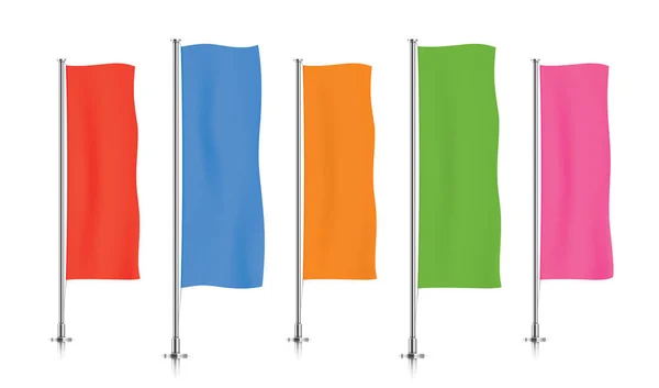 Rangée de drapeaux verticaux colorés . — Image vectorielle