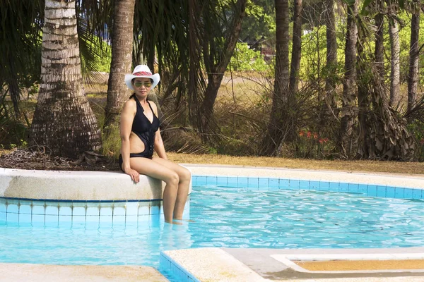 예쁜 수영복과 레이디 — 스톡 사진