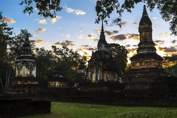 Wat Chedi Chet Thaeo e moning luce — Foto Stock