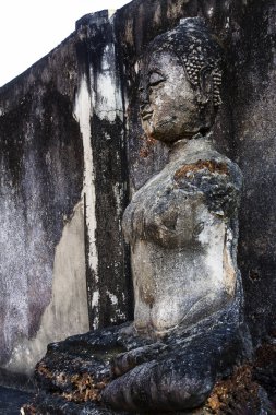 Heykel Buda hasar açık