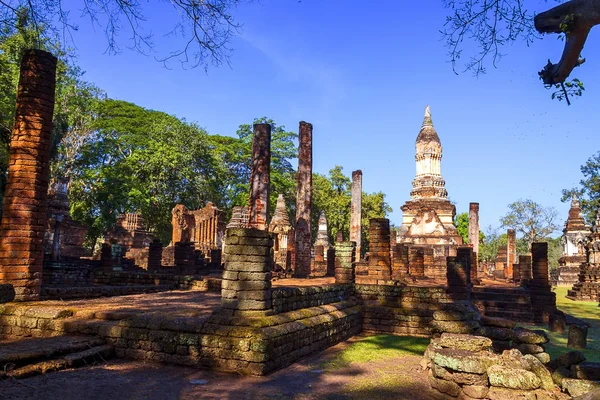 Wat Chedi Chet Thaeo e la luce solare — Foto Stock