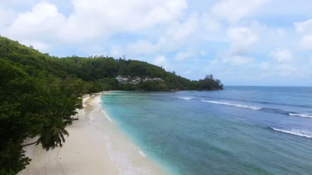 Letecký pohled na záliv Baie Lazare, Ostrov Mahé, Seychely 2 — Stock video