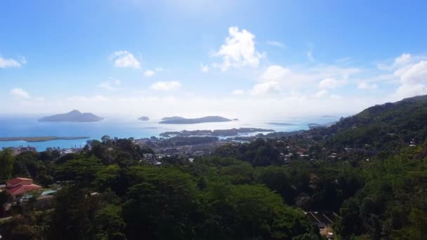 Widok z lotu ptaka z góry i Ocean od Sans Souci Viewpoint, Seszele 1 — Wideo stockowe