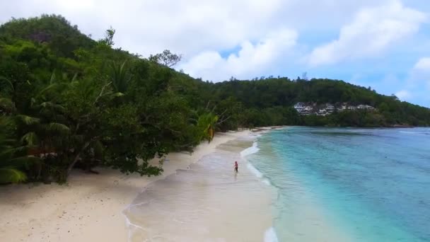 Luchtfoto van Baie Lasare Beach, Mahe Island, Seychellen 9 — Stockvideo