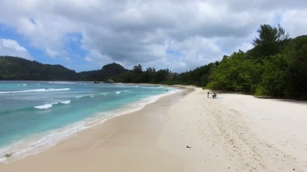 Luchtfoto van Baie Lazare Beach, Mahe Island, Seychellen 4 — Stockvideo