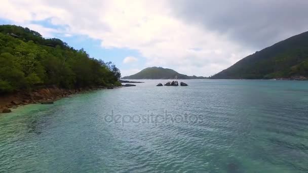 Vista aérea de la bahía en el Océano Índico durante Nublado Wheather, Seychelles 2 — Vídeos de Stock