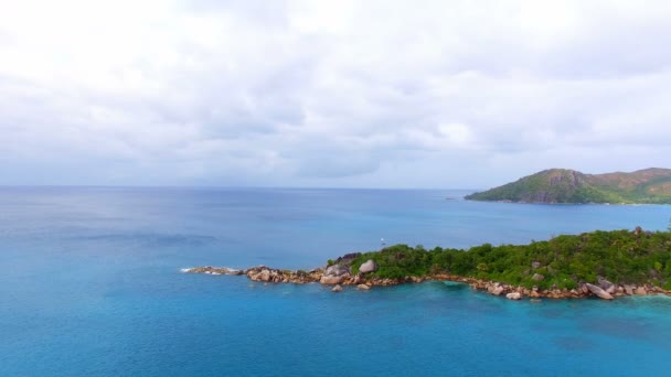 Letecký pohled na oceán a ostrovy 1 — Stock video