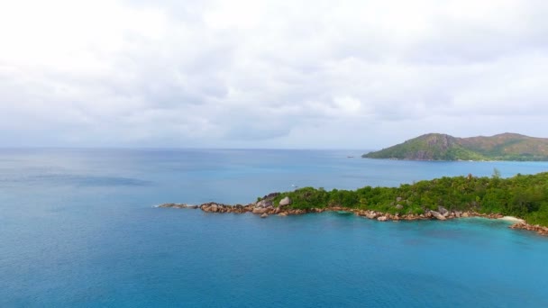 Letecký pohled na oceán a ostrovy 2 — Stock video