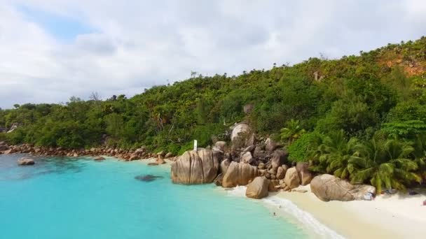 Luchtfoto van Anse Lazio Beach, Praslin Island, Seychellen 11 — Stockvideo