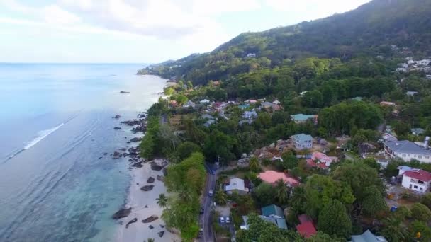 Luchtfoto van huizen, Beau Vallon Beach, Mahe Island, Seychellen 2 — Stockvideo