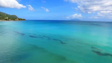 Beau Vallon Plajı, Hint Okyanusu ve dağlar 7, Seyşel Adaları güzel havadan görünümü