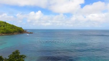 Martılar Hint Okyanusu, Anse Takamaka Bay, Seyşel Adaları üzerinden havadan görünümü