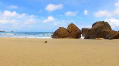 Taş 1, Anse Takamaka, Seyşel Adaları kırarak dalgaların havadan görünümü