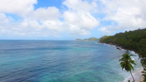 Veduta aerea della baia di Anse Takamaka 3, Mahe Island, Seychelles — Video Stock