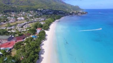Beach, Hint Okyanusu ve dağlar, Seyşel Adaları güzel havadan görünümü