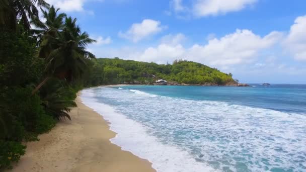 Vista aérea de Anse Takamaka Bay 6, Mahe Island, Seychelles — Vídeo de Stock