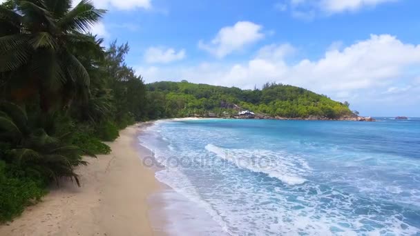 A légi felvétel a Anse Takamaka Bay 8, Mahe-sziget, Seychelle-szigetek — Stock videók