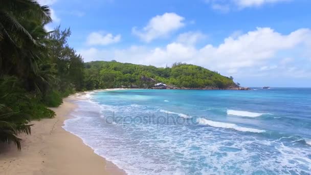 Flygfoto över Anse Takamaka Bay 9, Mahe Island, Seychellerna — Stockvideo