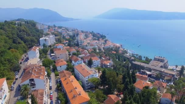 A légi felvétel a montenegrói tengerpart, Herceg Novi, Boka Kotorska, 3 — Stock videók