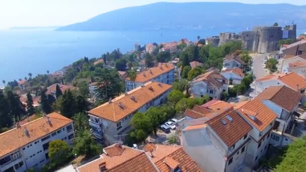 A légi felvétel a montenegrói tengerpart, Herceg Novi, Boka Kotorska 5 — Stock videók