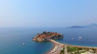 Ada, Karadağ, Sveti Stefan 6 üzerinde oteller havadan görünümü