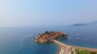 Ada, Karadağ, Sveti Stefan 7 üzerinde oteller havadan görünümü