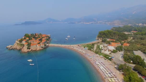 Luftaufnahme von montenegro beach, buva riviera, radenovici 2 — Stockvideo