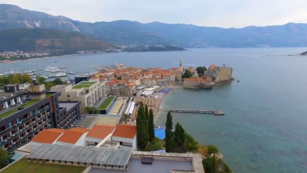 Vista Aérea Del Casco Antiguo Budva Playa Montenegro — Vídeo de stock