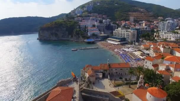 Εναέρια Άποψη Από Την Παραλία Της Πόλης Παλιά Μπούντβα Μαυροβούνιο — Αρχείο Βίντεο