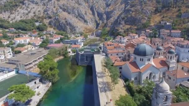 Αεροφωτογραφία Από Την Παλιά Πόλη Του Κότορ Και Βουνά Μαυροβούνιο — Αρχείο Βίντεο