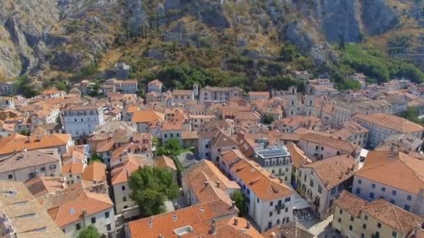Kotor 老城和山脉的鸟瞰图 博卡博卡科托尔斯卡 黑山3 — 图库视频影像