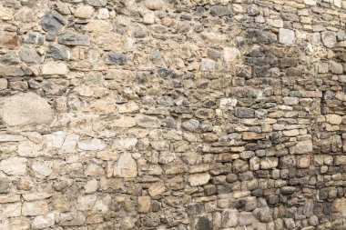 Düzenlenmiş taşlarla kurulan duvarlar