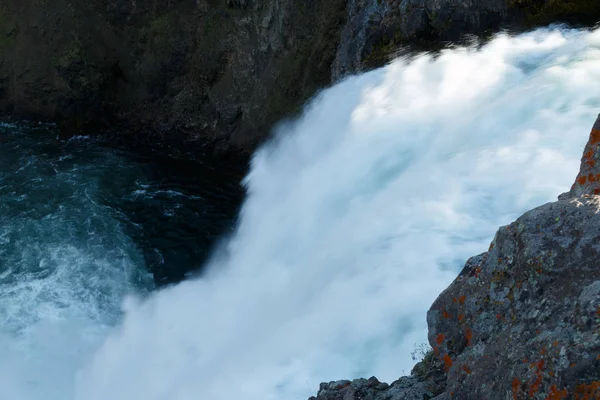 Cachoeira do rio yellowstone — Fotografia de Stock