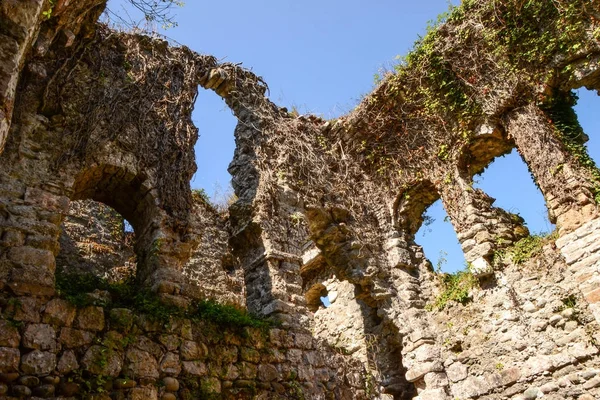 Ambar Yunan tapınağı antik kalıntıları