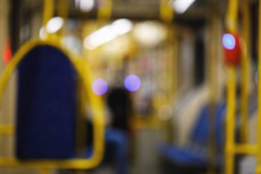 Toplu taşıma arka planında defocus. arkaplan şeklinde bir tramvay ya da otobüsün içi