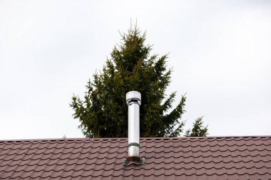 Ocağın çatısındaki borudan..