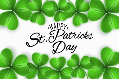 Mutlu St Patricks Günü. Tebrik davetiye. Yoncaları beyaz zemin üzerine yonca. Kaligrafi dekoratif metin. Festival şablon tasarımınız için. Vektör çizim